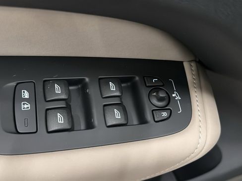 New 2026 Volvo XC60 B5 Plus w/ Climate Package image 22