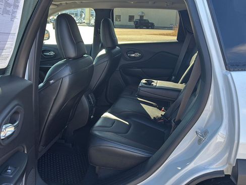 Used 2023 Jeep Cherokee Trailhawk w/ Sun & Sound Group image 7