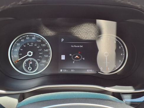 Used 2026 Genesis G70 2.5T RWD image 33