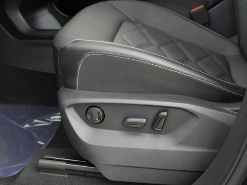 Used 2024 Volkswagen Atlas SE image 32