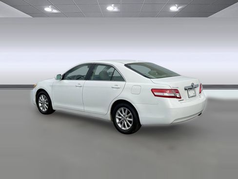 Used 2011 Toyota Camry XLE image 3