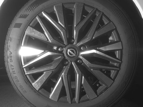 Used 2025 Nissan Altima 2.5 SV FWD image 15