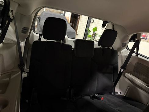 Used 2019 Dodge Grand Caravan SE w/ Rear Park Assist Package FWD image 33