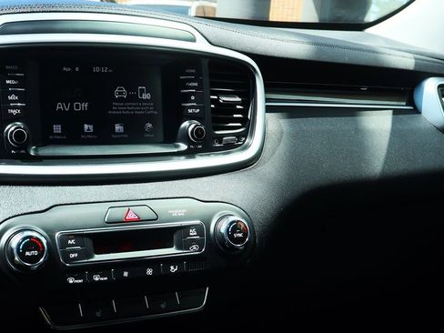 Used 2019 Kia Sorento S image 42