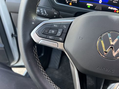 Certified 2023 Volkswagen Tiguan SE w/ Panoramic Sunroof Package image 18