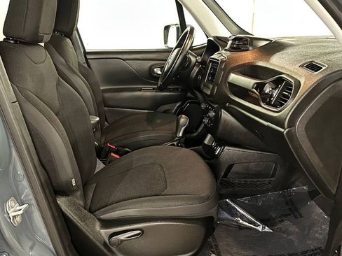 Used 2018 Jeep Renegade Altitude FWD image 21