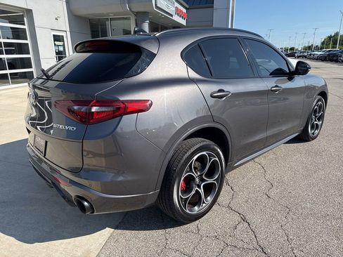 Used 2022 Alfa Romeo Stelvio Veloce AWD/4WD image 5