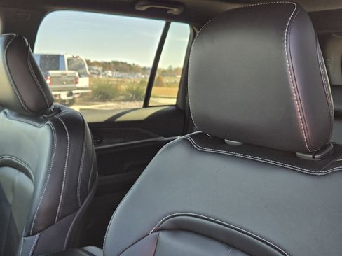 New 2025 Jeep Grand Cherokee Limited w/ Trailer Tow Package image 15