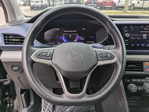 Used 2024 Volkswagen Taos SE image 21