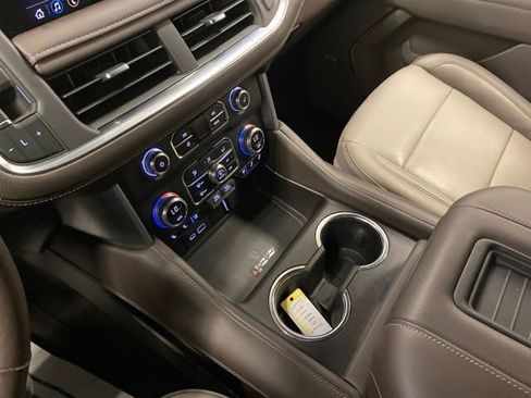Used 2021 GMC Yukon SLT w/ SLT Premium Package AWD/4WD image 13