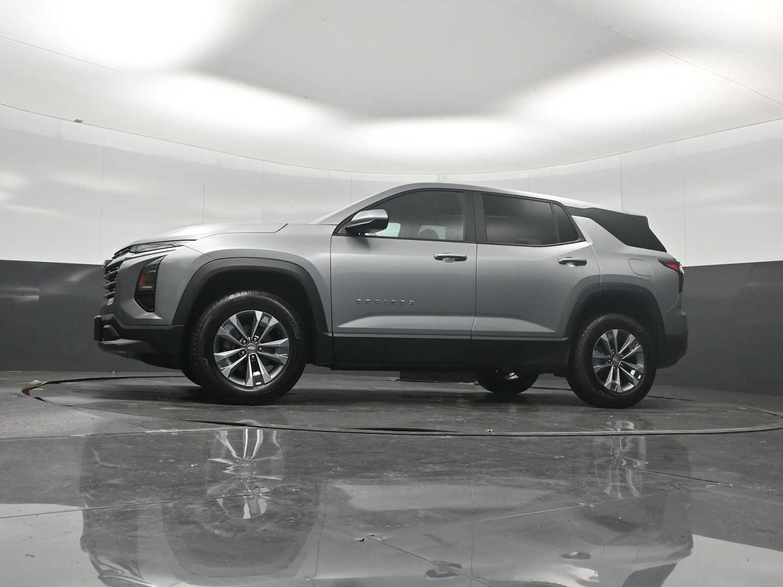 Used 2026 Chevrolet Equinox LT AWD/4WD image 21