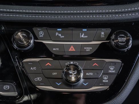 New 2026 Chrysler Pacifica Select image 21