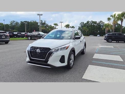 Used 2025 Nissan Kicks Play S FWD image 22