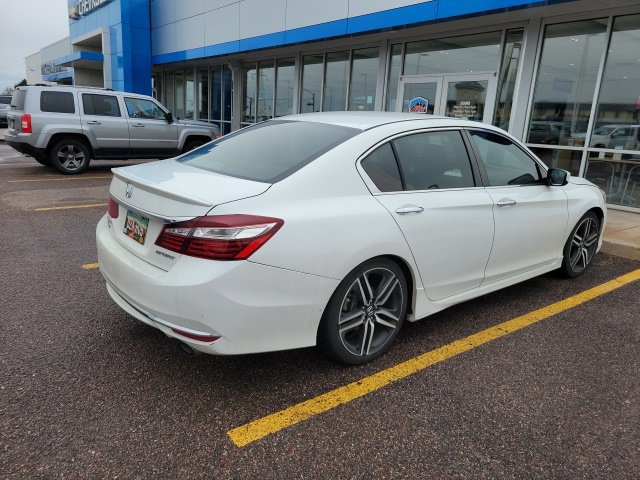 Used 2017 Honda Accord Sport image 5