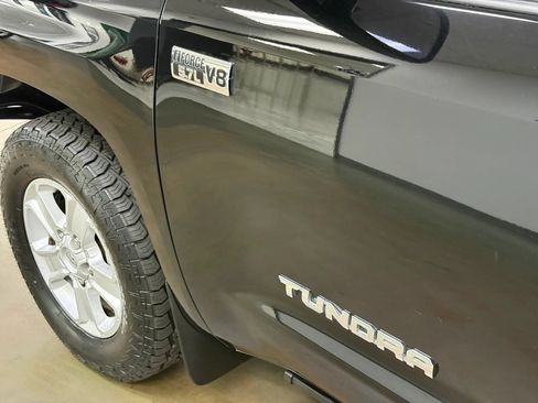 Used 2016 Toyota Tundra SR5 w/ SR5 Upgrade Package AWD/4WD image 11