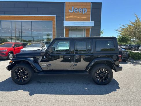 Used 2023 Jeep Wrangler Unlimited Sahara w/ Cold Weather Group AWD/4WD image 10