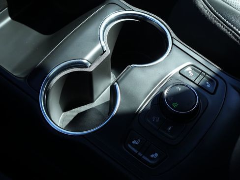 Used 2024 GMC Terrain SLT image 16