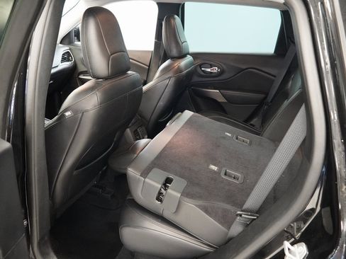 Used 2019 Jeep Cherokee Limited image 21