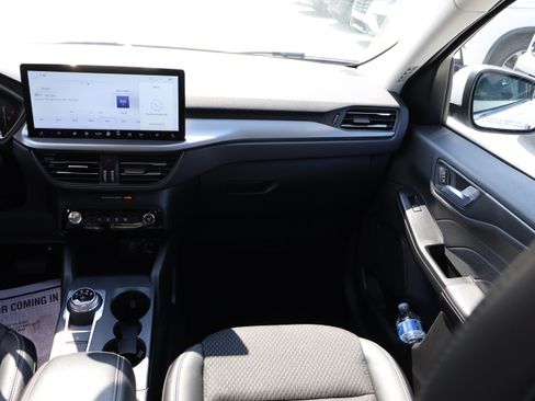 Used 2025 Ford Escape SE FWD image 13