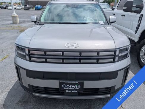 Used 2025 Hyundai Santa Fe SEL FWD image 2