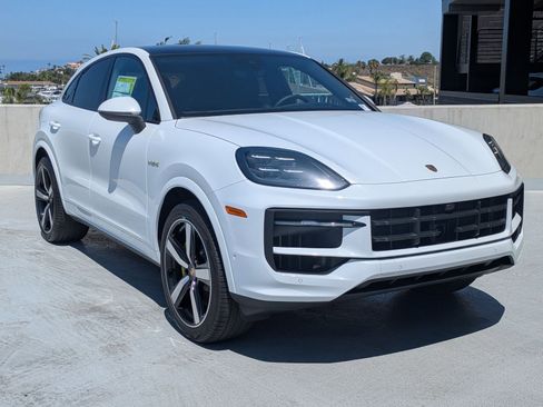 New 2025 Porsche Cayenne E-Hybrid image 7
