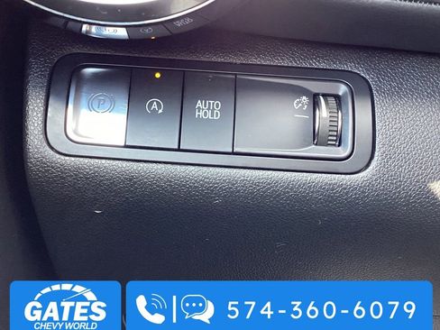 Used 2025 Chevrolet Equinox LT image 23