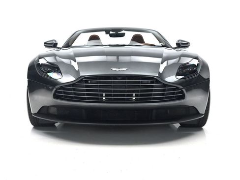 Used 2019 Aston Martin DB11 Coupe RWD image 2