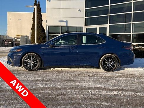 Used 2023 Toyota Camry SE w/ Blackout Package (TMS) image 6