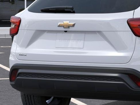 New 2026 Chevrolet Trax LS w/ LS Convenience Package FWD image 14