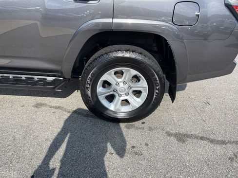 Used 2023 Toyota 4Runner SR5 Premium w/ Moonroof Package AWD/4WD image 10