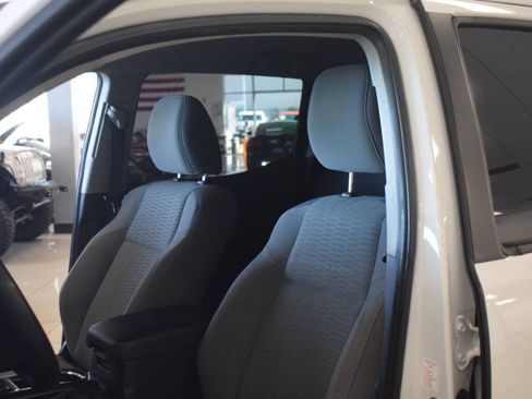 Used 2017 Toyota Tacoma SR5 RWD image 59