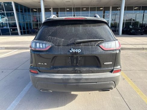 Used 2019 Jeep Cherokee Latitude w/ Cold Weather Group AWD/4WD image 4