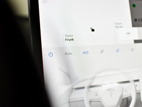 Used 2023 Tesla Model Y Long Range image 32