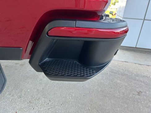 Used 2023 GMC Canyon AT4 w/ AT4 Premium Package image 11