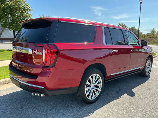 Used 2024 GMC Yukon XL Denali w/ Denali Reserve Package AWD/4WD image 6