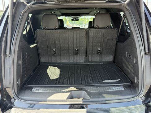 Used 2023 Chevrolet Suburban Z71 w/ Z71 Off-Road Package AWD/4WD image 34