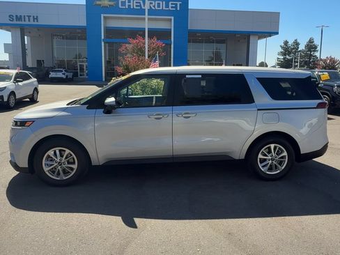 Used 2022 Kia Carnival LX FWD image 4