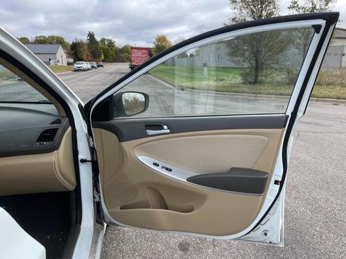 Used 2014 Hyundai Accent GLS image 29