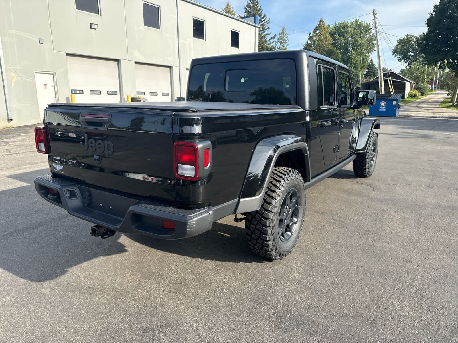 Used 2023 Jeep Gladiator Sport AWD/4WD image 3