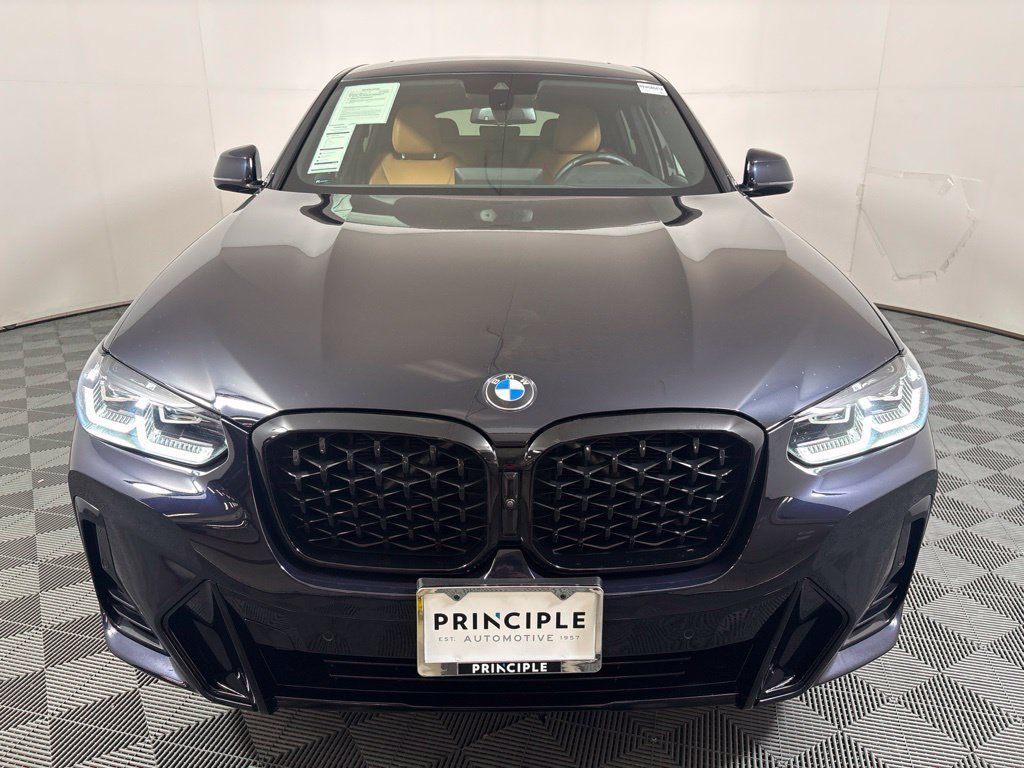 Certified 2024 BMW X4 xDrive30i w/ Premium Package AWD/4WD image 3