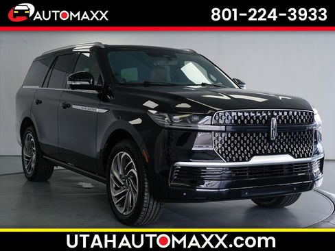 Used 2025 Lincoln Navigator Reserve image 1