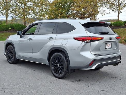 Used 2023 Toyota Highlander XSE image 6