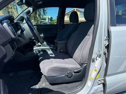 Used 2019 Toyota Tacoma TRD Sport w/ Technology Package image 10