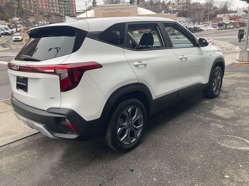 Used 2024 Kia Seltos LX image 3