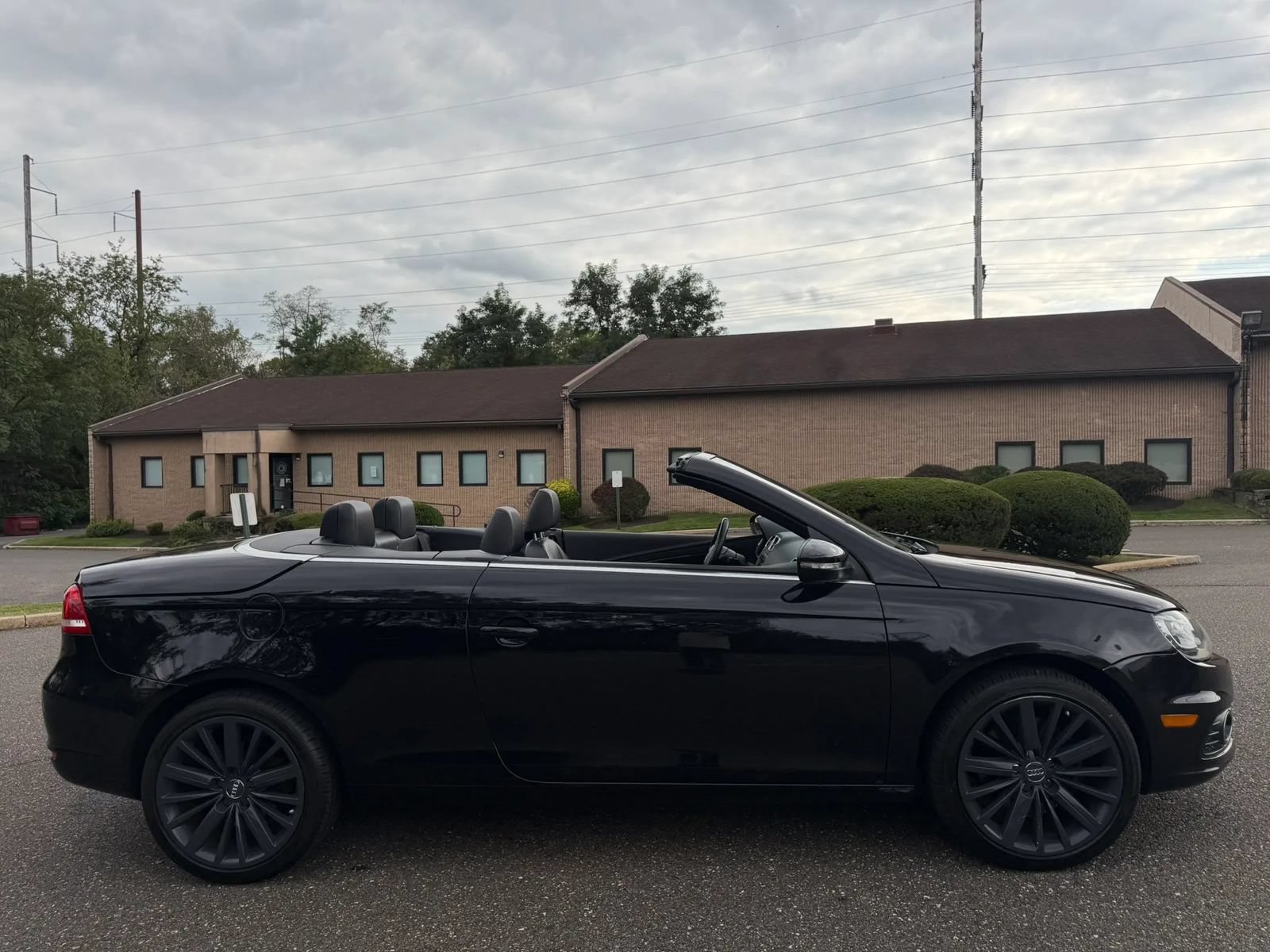 Used 2013 Volkswagen Eos Lux FWD image 12