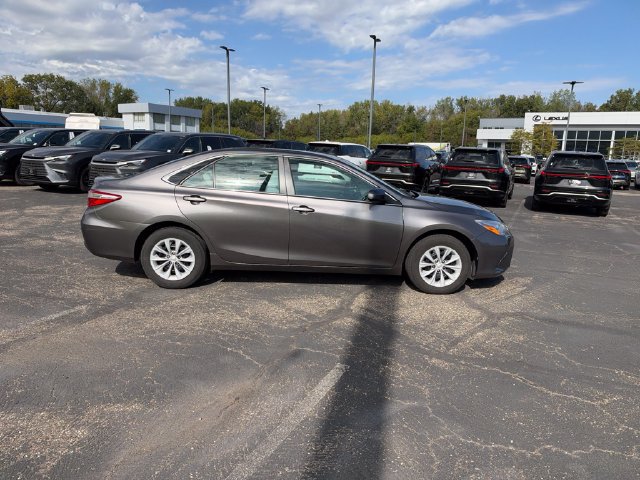 Used 2017 Toyota Camry LE FWD image 14