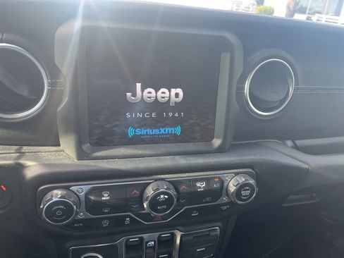 Used 2021 Jeep Gladiator Overland image 15