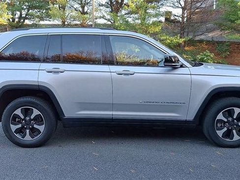 Used 2022 Jeep Grand Cherokee Limited 4xe image 9