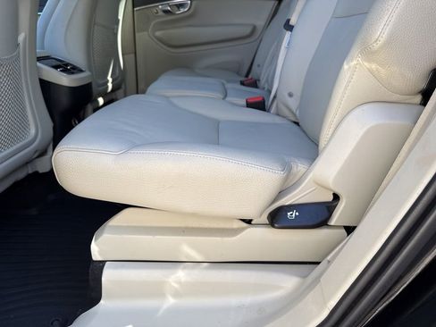 Used 2020 Volvo XC90 T5 Momentum AWD/4WD image 28
