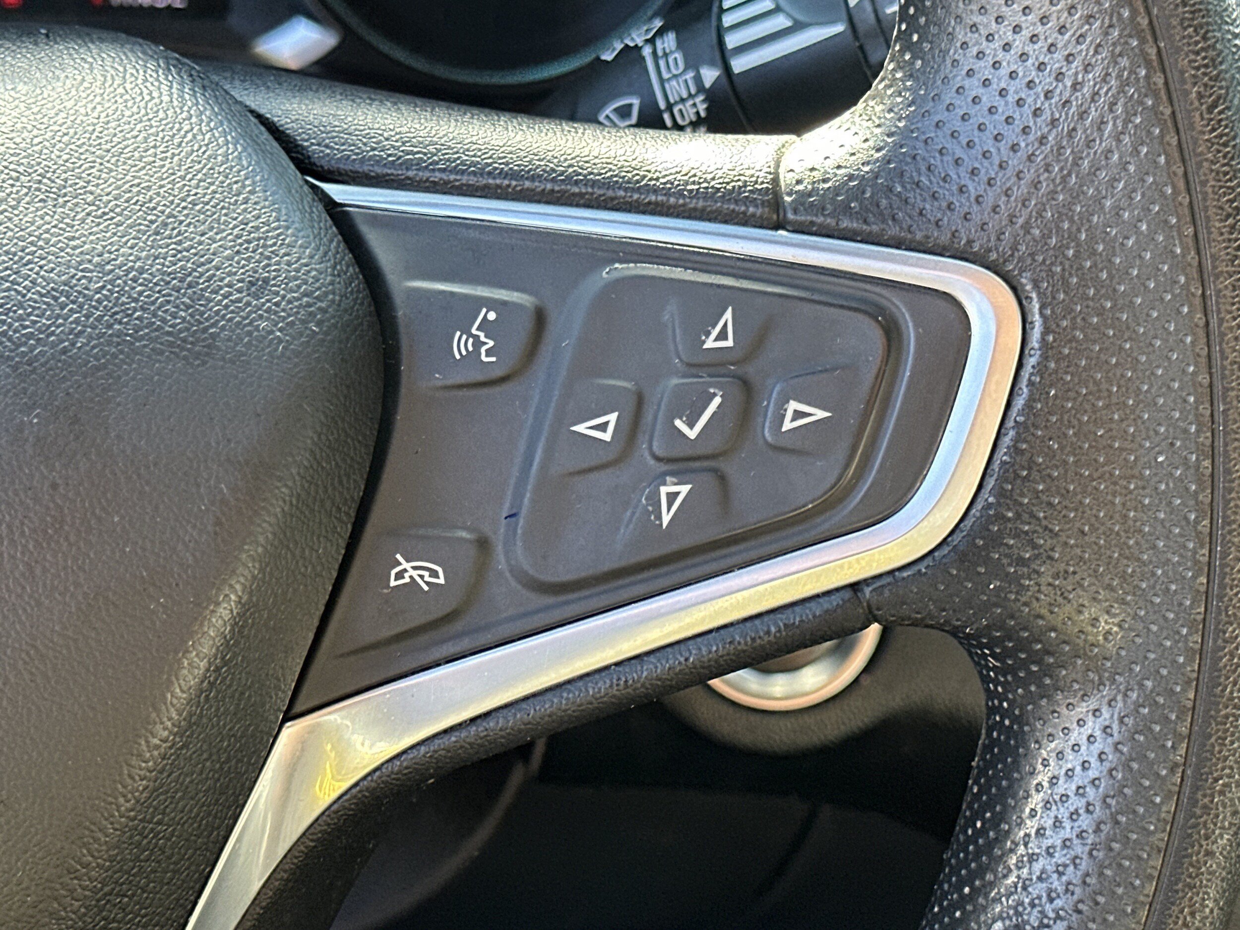 Used 2023 Chevrolet Equinox LS w/ LS Convenience Package FWD image 25